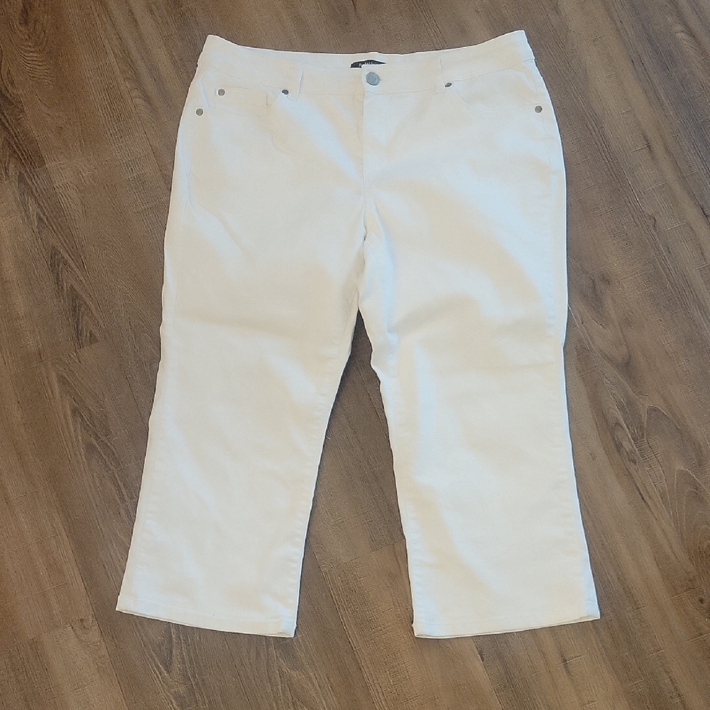 Relativity White Ankle Cropped Jeans Classic Style. Size16. Stretchy Fabric